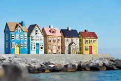 Lyhdyt Ja Kynttilänjalat^IB Laursen talolyhty Nyhavn kukat ja vaaleanpunainen katto
