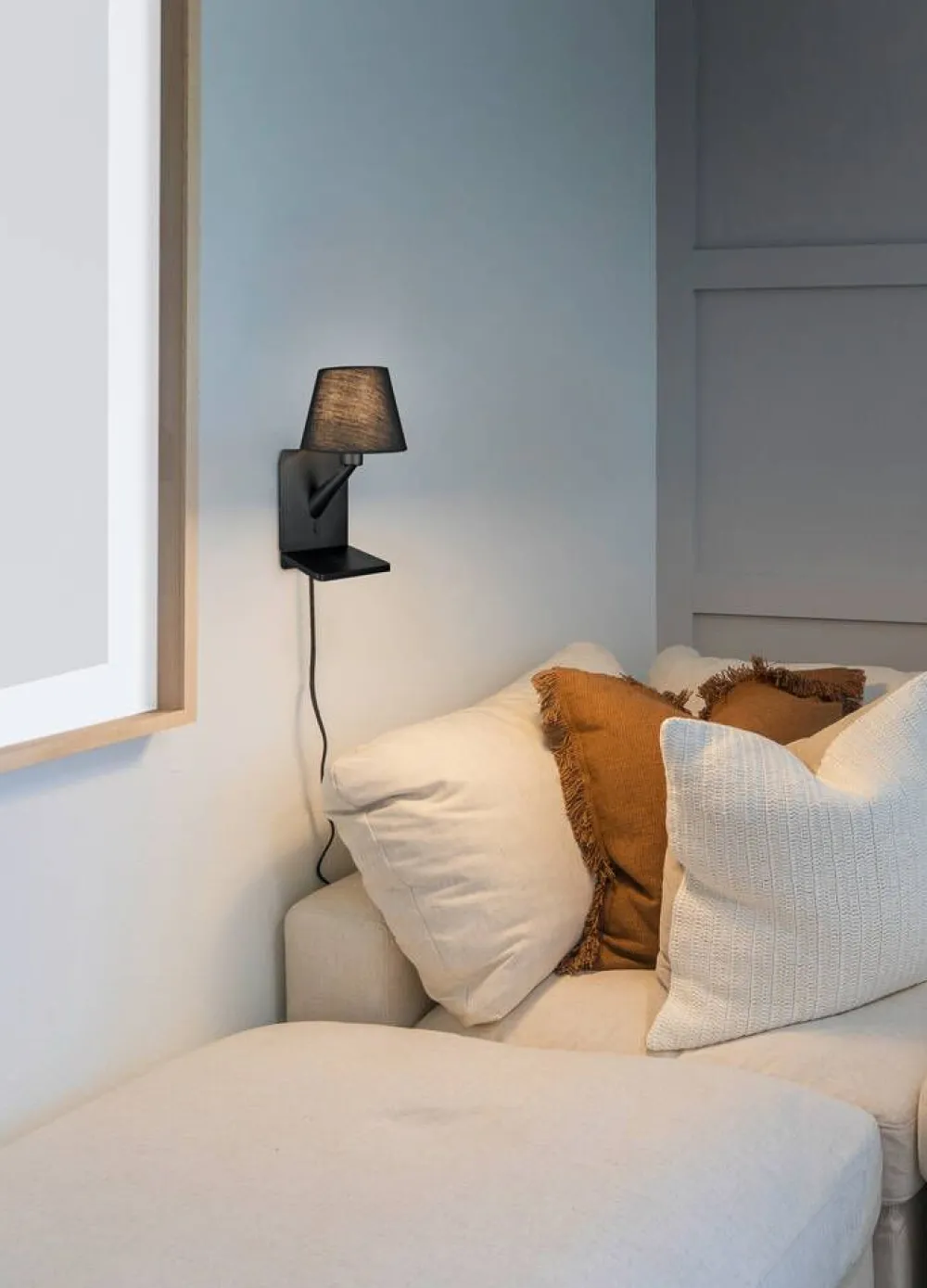 Sisustusvalaisimet^Trio Lighting Comfort seinävalaisin E14 mattamusta latausase