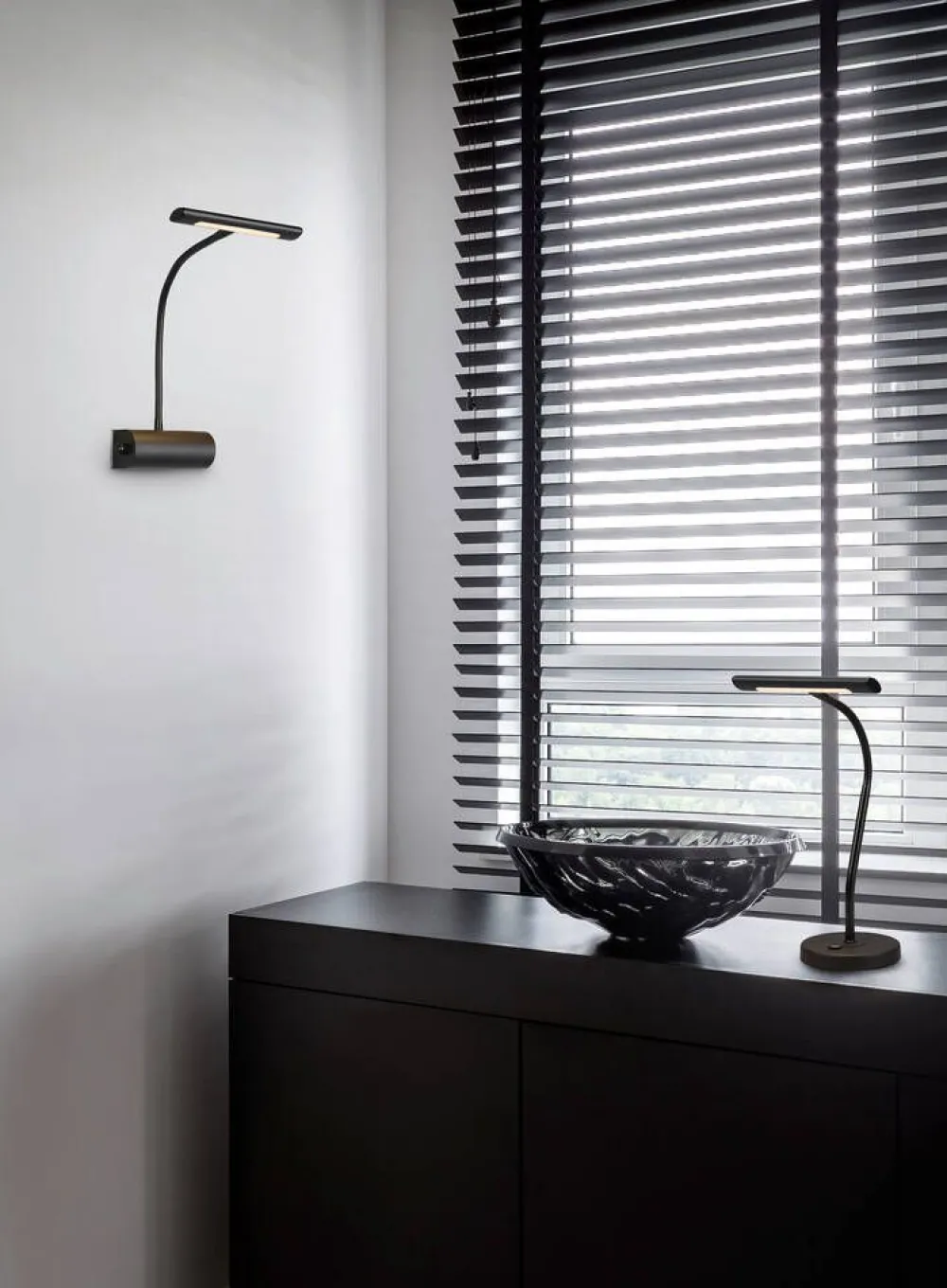 Sisustusvalaisimet^Trio Lighting LED pöytävalaisin Curtis mattamusta