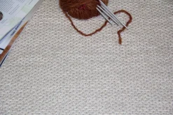 Käytävämatot^VM-Carpet Aho 72 beige, kapea pellavakantti 80*300 cm
