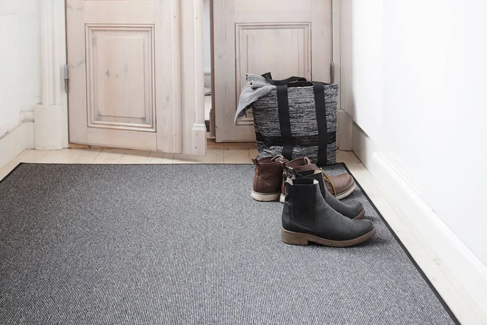 Keskilattiamatot^VM-Carpet Balanssi 98 tummanharmaa, 160*230 cm, kantti 5460