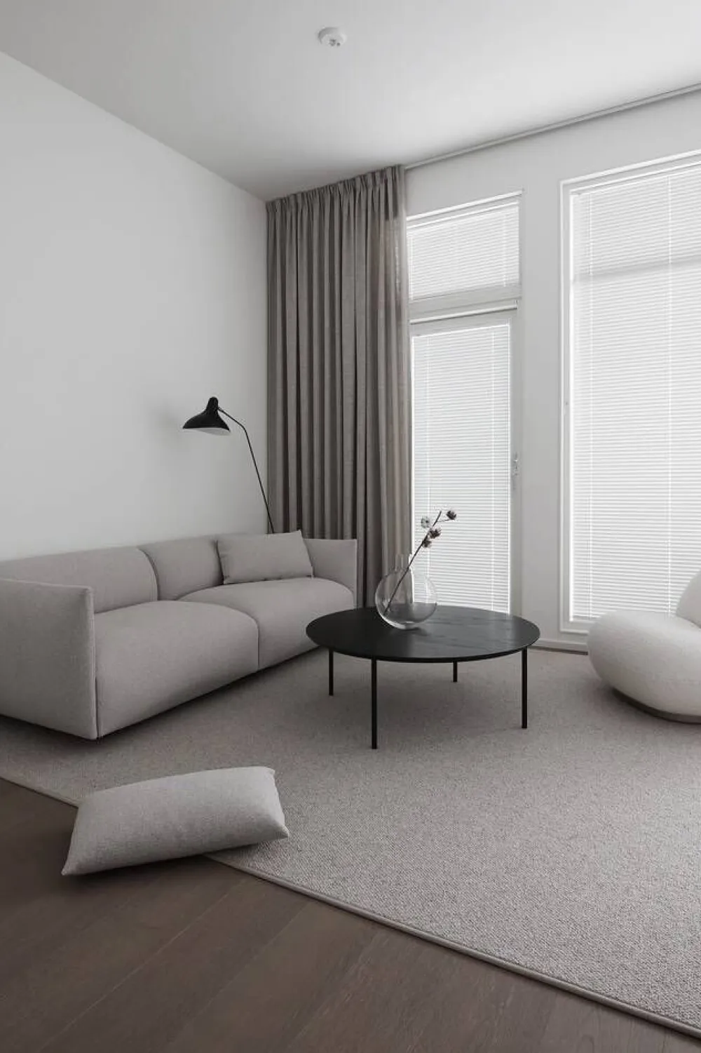 Keskilattiamatot^VM-Carpet Hiillos, 740 harmaa 200*300 cm, kantti 101 B